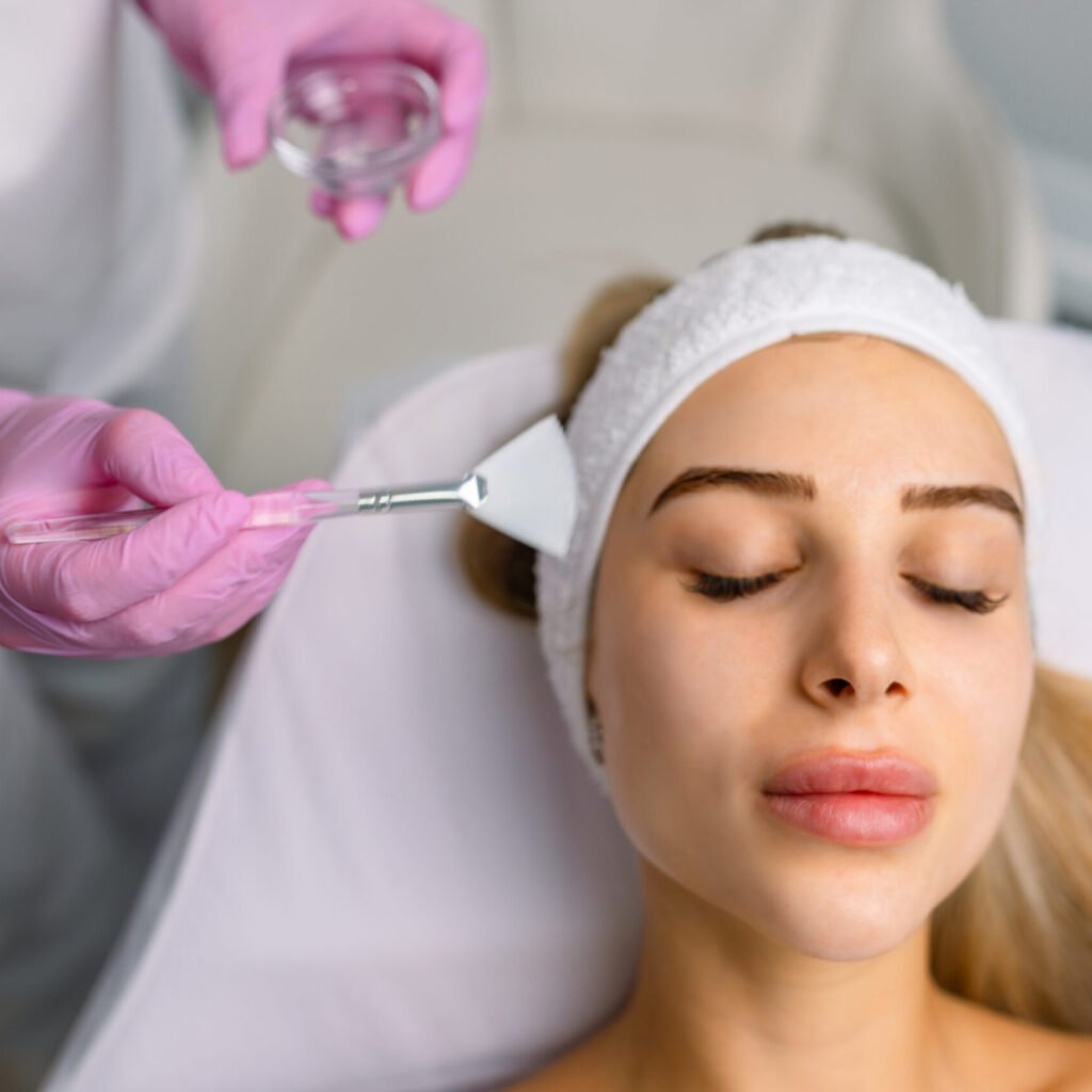 Skin Brightening Treatments 101 – What’s Best for Lahore’s Weather?
