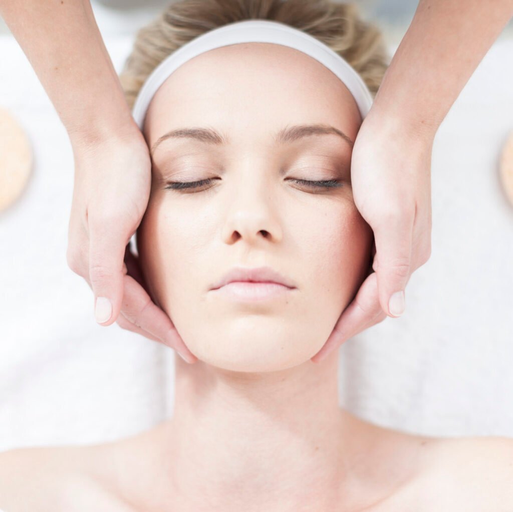 Brightening Facials That Actually Work in the Summer Heat